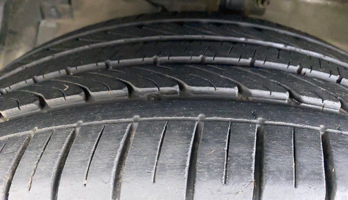2018 Maruti Ciaz ALPHA 1.5 MT VTVT SHVS, Petrol, Manual, 30,438 km, Left Front Tyre Tread
