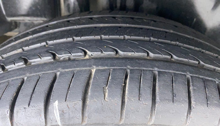 2018 Maruti Ciaz ALPHA 1.5 MT VTVT SHVS, Petrol, Manual, 30,438 km, Right Rear Tyre Tread