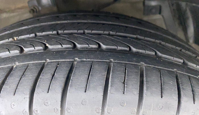 2018 Maruti Ciaz ALPHA 1.5 MT VTVT SHVS, Petrol, Manual, 30,438 km, Right Front Tyre Tread