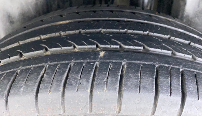2018 Maruti Ciaz ALPHA 1.5 MT VTVT SHVS, Petrol, Manual, 30,438 km, Left Rear Tyre Tread