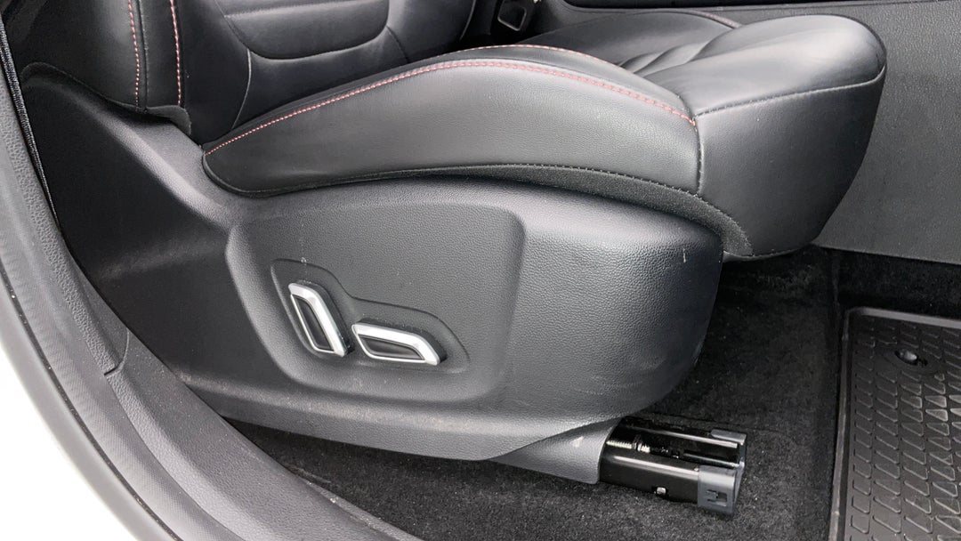 2021 MG Hs +ev Phev Essence, Automatic, 68581 km, Drivers Side Adjustment Panel