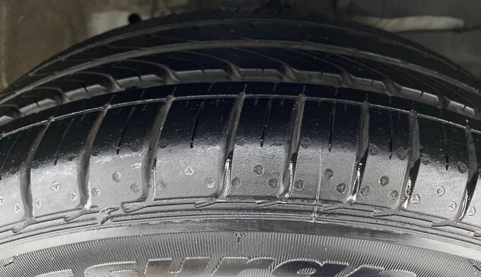 2018 Honda City V MT PETROL, Petrol, Manual, 28,437 km, Right Front Tyre Tread