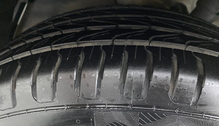 2018 Honda City V MT PETROL, Petrol, Manual, 28,437 km, Left Front Tyre Tread