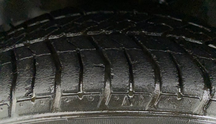 2010 Hyundai Santro Xing GLS, Petrol, Manual, 7,946 km, Right Front Tyre Tread