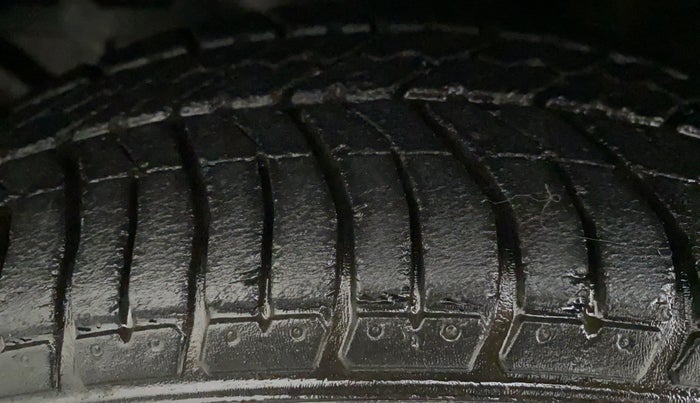 2010 Hyundai Santro Xing GLS, Petrol, Manual, 7,946 km, Left Front Tyre Tread