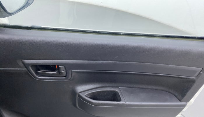 2019 Maruti S PRESSO VXI+, Petrol, Manual, 67,591 km, Right front window switch / handle - Power window makes minor noise