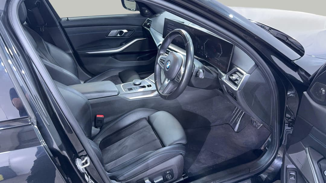 2023 BMW 3 20i M Sport, Automatic, 51721 km, Right Side Front Door Cabin View