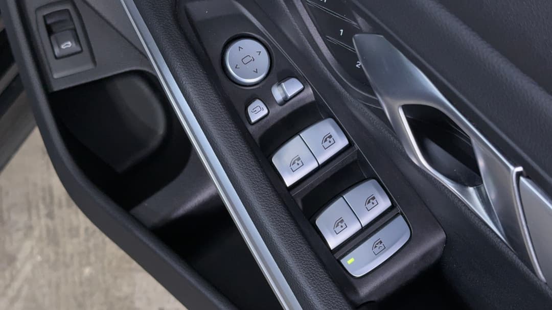 2023 BMW 3 20i M Sport, Automatic, 51721 km, Drivers Side Door Panel Controls