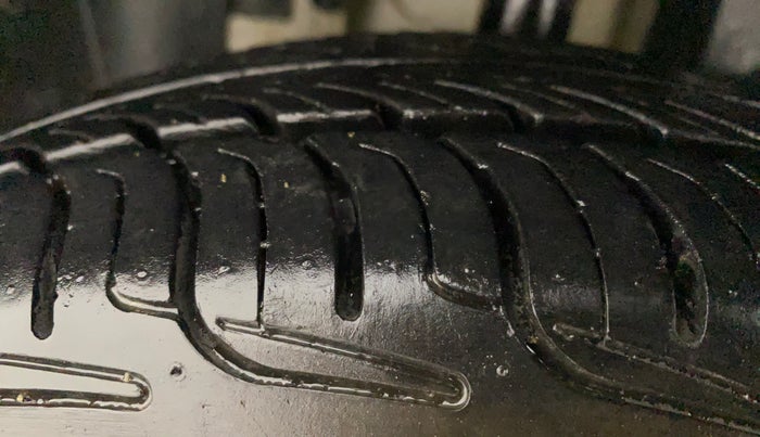 2015 Renault Kwid RXT 0.8, Petrol, Manual, 48,883 km, Left Front Tyre Tread