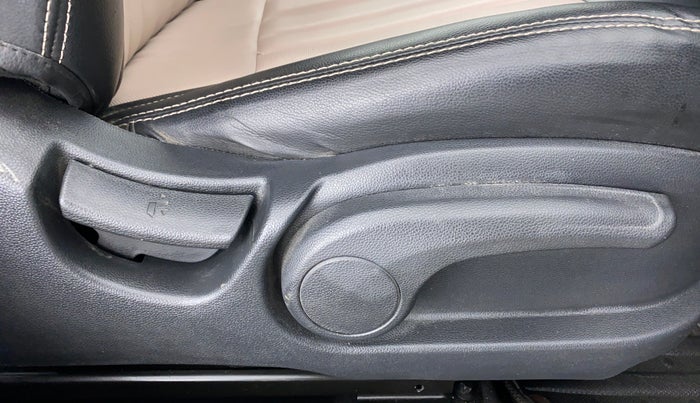 2017 Hyundai Elite i20 SPORTZ 1.2, Petrol, Manual, 47,210 km, Driver Side Adjustment Panel