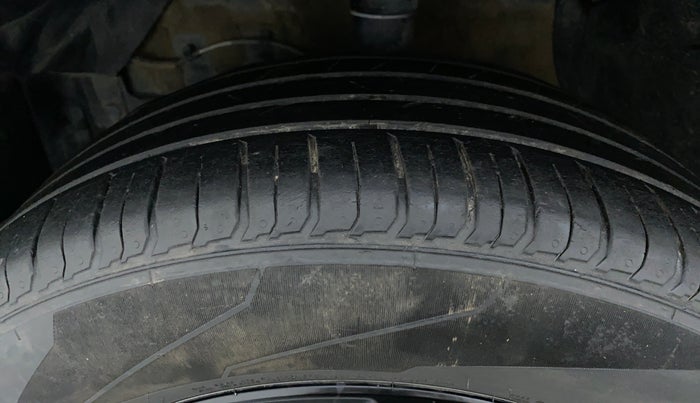 2019 Maruti Vitara Brezza ZDI, Diesel, Manual, 1,04,507 km, Left Front Tyre Tread