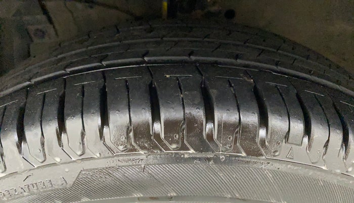 2017 Maruti Ertiga VXI, Petrol, Manual, 94,077 km, Left Front Tyre Tread