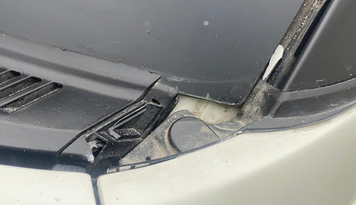2017 Maruti Swift VXI, Petrol, Manual, 36,035 km, Bonnet (hood) - Cowl vent panel has minor damage