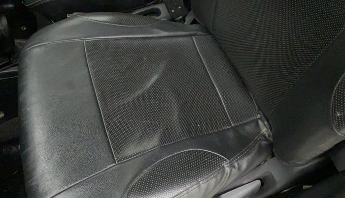 2018 Maruti Wagon R 1.0 LXI CNG, CNG, Manual, 79,134 km, Front left seat (passenger seat) - Cover slightly torn