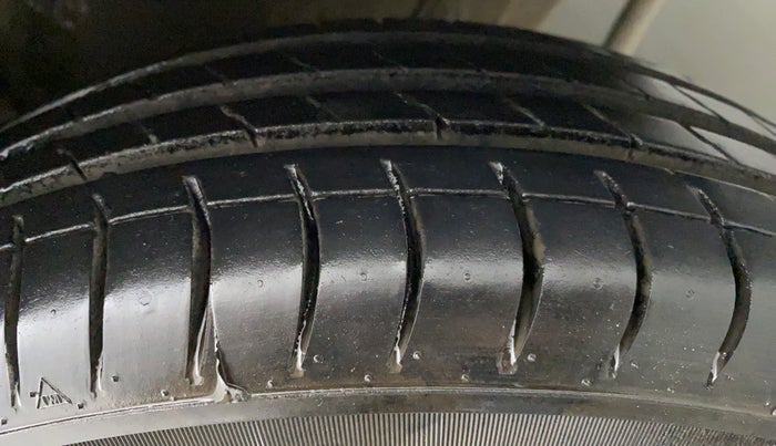 2016 Maruti Alto 800 LXI CNG, CNG, Manual, 64,850 km, Left Rear Tyre Tread