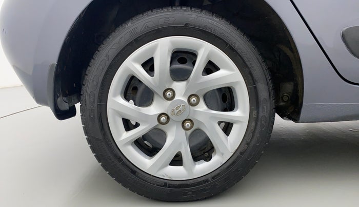 2017 Hyundai Grand i10 SPORTZ 1.2 KAPPA VTVT, Petrol, Manual, 20,727 km, Right Rear Wheel