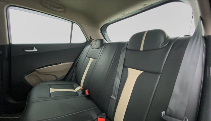 2017 Hyundai Grand i10 SPORTZ 1.2 KAPPA VTVT, Petrol, Manual, 20,727 km, Right Side Rear Door Cabin