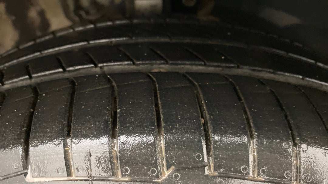 Right Front Tyre Tread