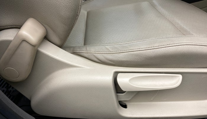 2014 Volkswagen Vento HIGHLINE PETROL, Petrol, Manual, 48,397 km, Driver Side Adjustment Panel