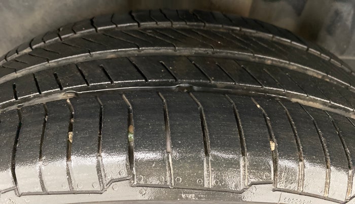2014 Volkswagen Vento HIGHLINE PETROL, Petrol, Manual, 48,397 km, Left Rear Tyre Tread