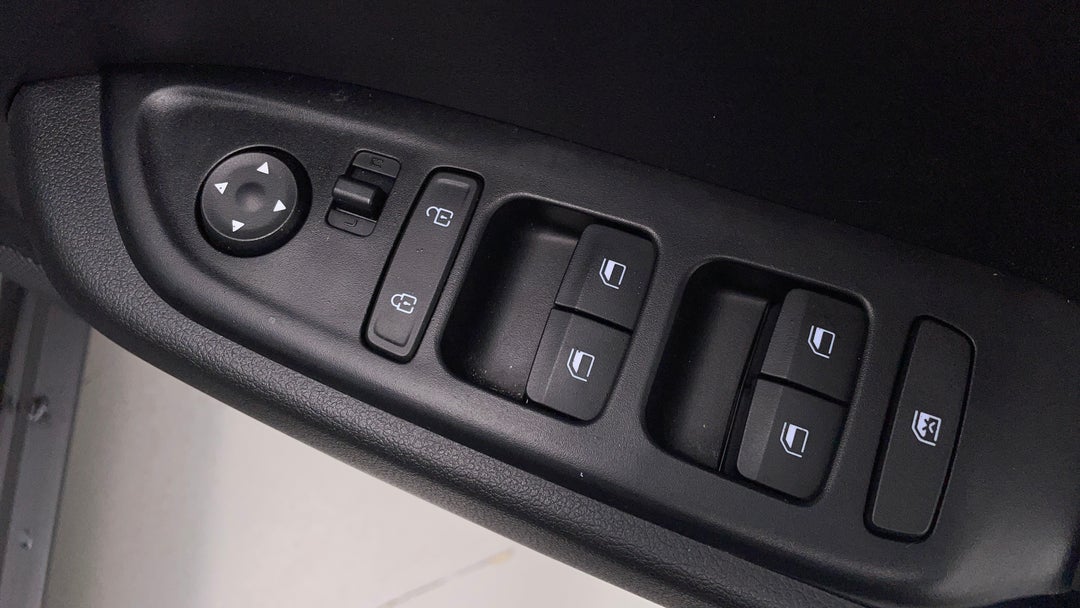 2020 Hyundai Venue Go, Automatic, 64905 km, Drivers Side Door Panel Controls