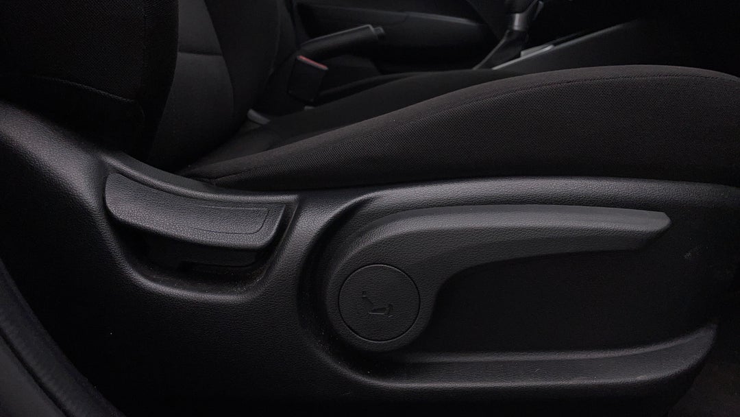 2020 Hyundai Venue Go, Automatic, 64905 km, Drivers Side Adjustment Panel