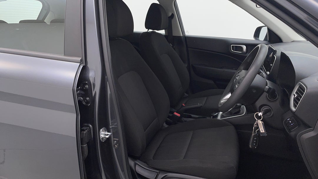2020 Hyundai Venue Go, Automatic, 64905 km, Right Side Front Door Cabin View