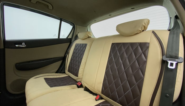 2014 Hyundai i20 SPORTZ 1.4 CRDI, Diesel, Manual, 78,007 km, Right Side Rear Door Cabin