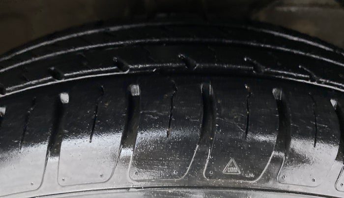 2018 Maruti Dzire VXI AMT, Petrol, Automatic, 22,140 km, Right Front Tyre Tread