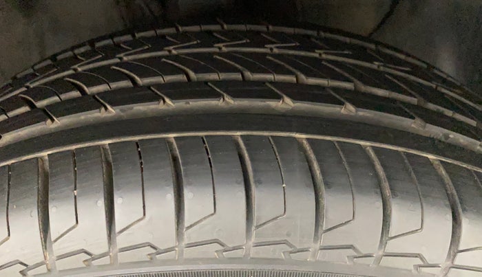 2018 Hyundai Elite i20 ASTA 1.2 (O), Petrol, Manual, 37,225 km, Right Front Tyre Tread