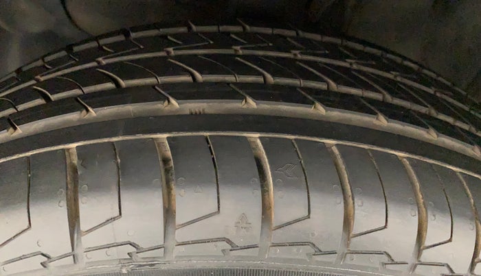 2018 Hyundai Elite i20 ASTA 1.2 (O), Petrol, Manual, 37,225 km, Left Front Tyre Tread