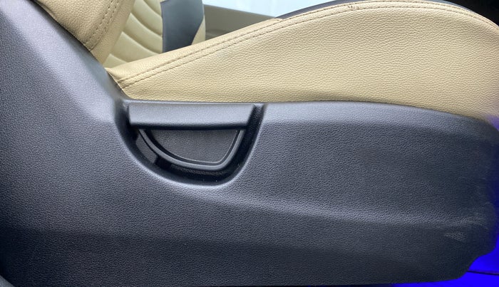 2019 Hyundai NEW SANTRO ASTA 1.1 MT, Petrol, Manual, 42,178 km, Driver Side Adjustment Panel