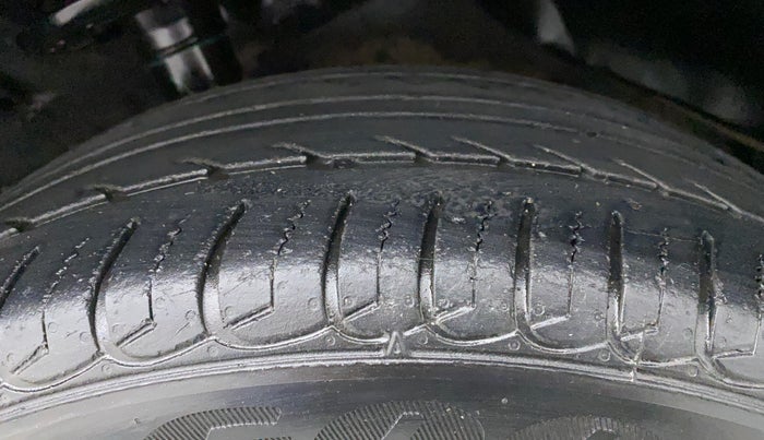 2016 Maruti Vitara Brezza VDI (O), Diesel, Manual, 99,340 km, Left Front Tyre Tread