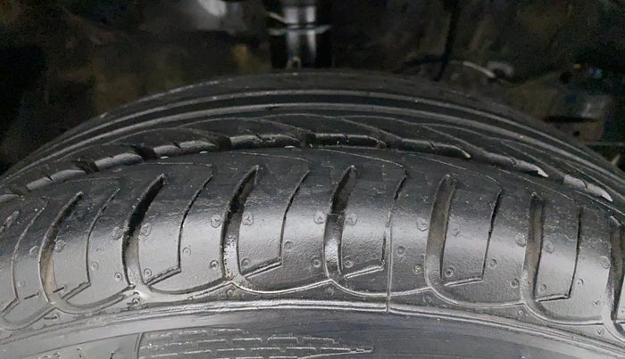 2016 Maruti Vitara Brezza VDI (O), Diesel, Manual, 99,340 km, Right Front Tyre Tread