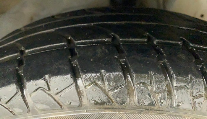 2016 Hyundai Eon ERA +, Petrol, Manual, 80,930 km, Right Front Tyre Tread