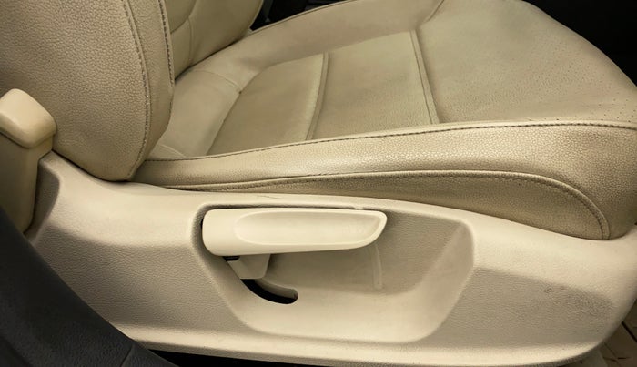 2012 Volkswagen Jetta COMFORTLINE TDI, Diesel, Manual, 1,17,927 km, Driver Side Adjustment Panel