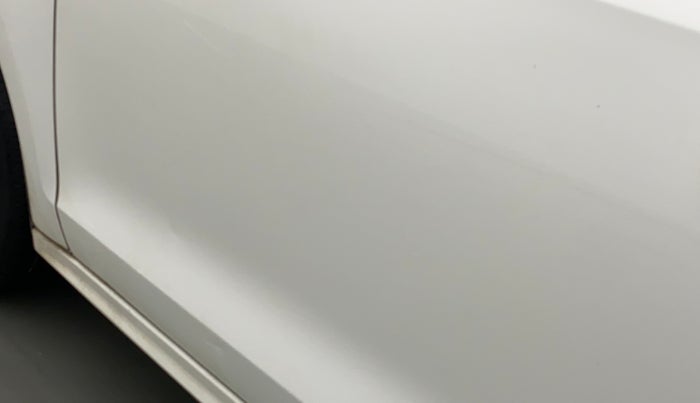 2012 Volkswagen Jetta COMFORTLINE TDI, Diesel, Manual, 1,17,927 km, Front passenger door - Minor scratches