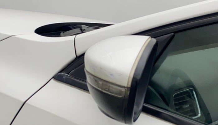 2012 Volkswagen Jetta COMFORTLINE TDI, Diesel, Manual, 1,17,927 km, Left rear-view mirror - Indicator light has minor damage