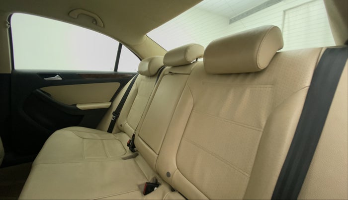 2012 Volkswagen Jetta COMFORTLINE TDI, Diesel, Manual, 1,17,927 km, Right Side Rear Door Cabin