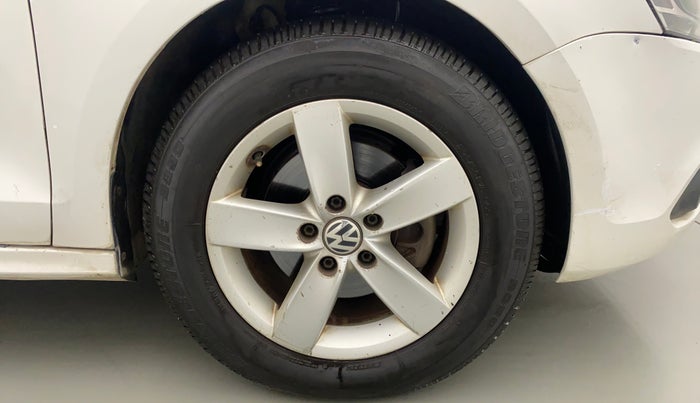 2012 Volkswagen Jetta COMFORTLINE TDI, Diesel, Manual, 1,17,927 km, Right Front Wheel