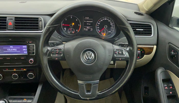 2012 Volkswagen Jetta COMFORTLINE TDI, Diesel, Manual, 1,17,927 km, Steering Wheel Close Up