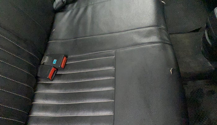 2014 Hyundai Grand i10 SPORTZ 1.2 KAPPA VTVT, Petrol, Manual, 22,488 km, Second-row right seat - Cover slightly torn
