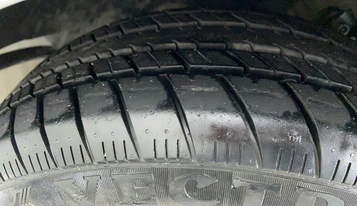 2017 Volkswagen Ameo COMFORTLINE 1.2, Petrol, Manual, 17,810 km, Left Front Tyre Tread
