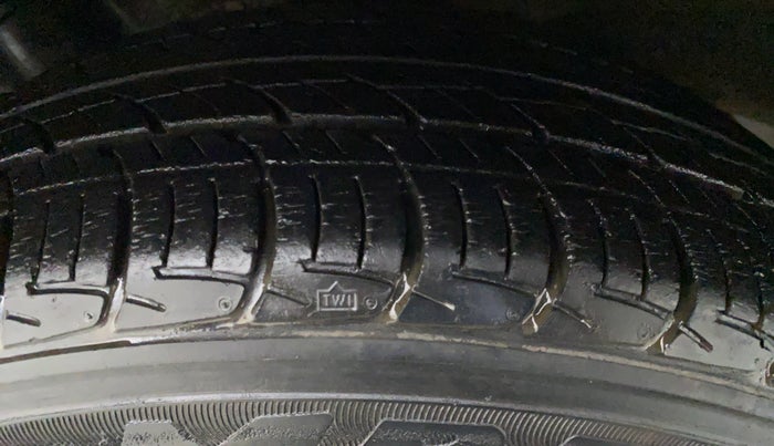 2015 Honda Amaze 1.2L I-VTEC S, Petrol, Manual, 33,905 km, Left Front Tyre Tread