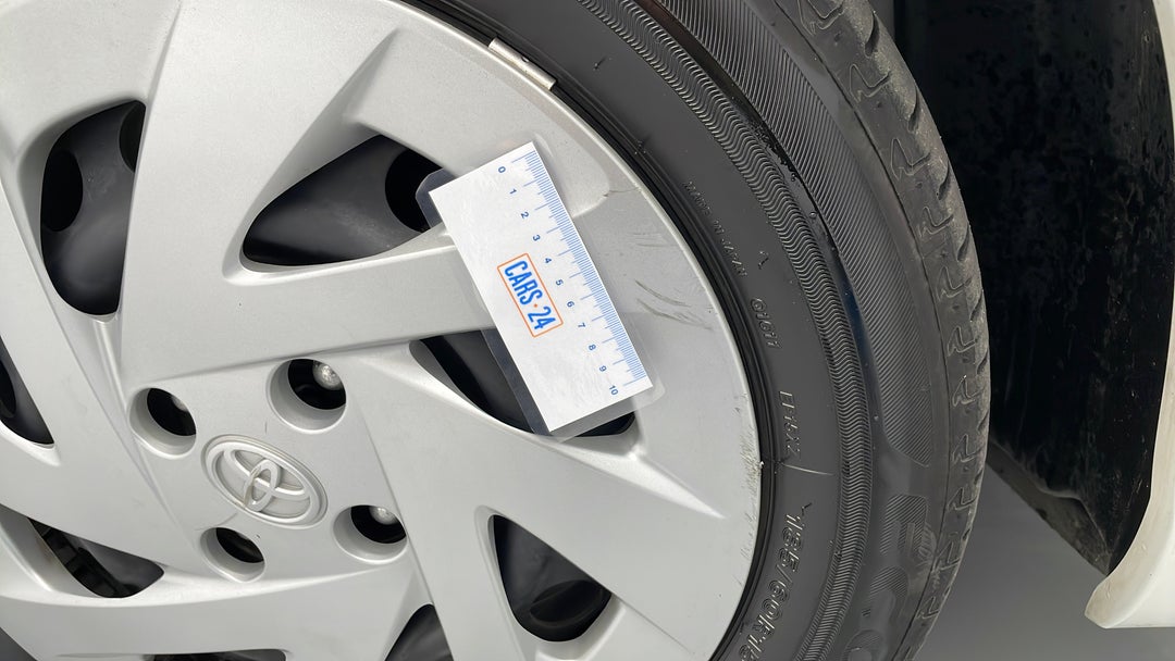 Wheels Hubcap Front RHS Scratch