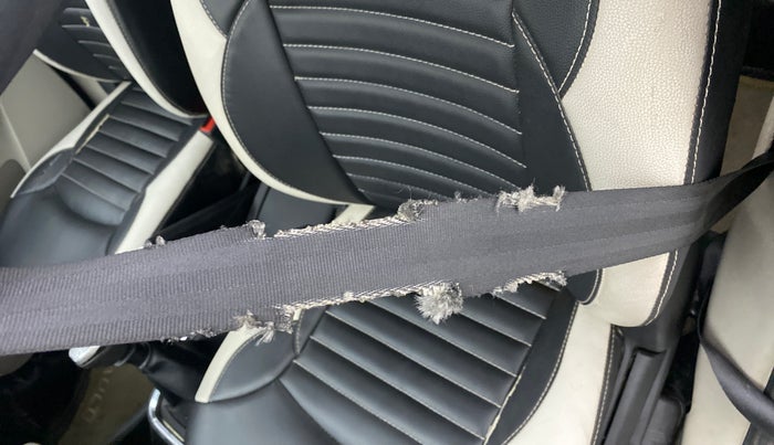 2019 Renault TRIBER RXZ, Petrol, Manual, 34,096 km, Front left seat (passenger seat) - Seat belt slightly torn