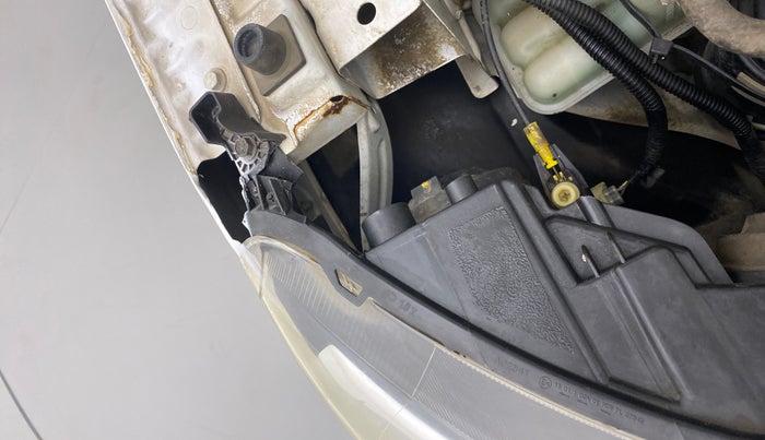 2019 Renault TRIBER RXZ, Petrol, Manual, 34,280 km, Right headlight - Clamp has minor damage