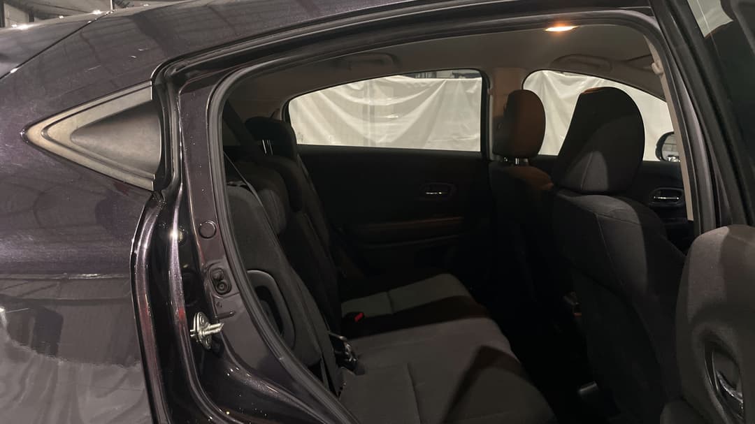 2016 Honda HR-V Vti, Automatic, 117377 km, Right Side Rear Door Cabin View