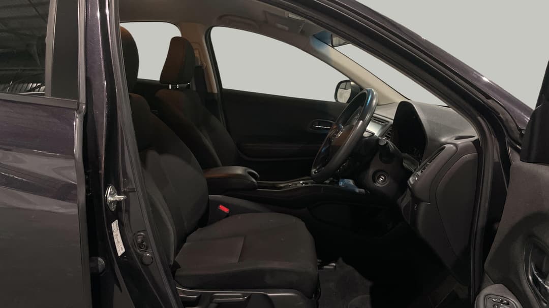2016 Honda HR-V Vti, Automatic, 117377 km, Right Side Front Door Cabin View