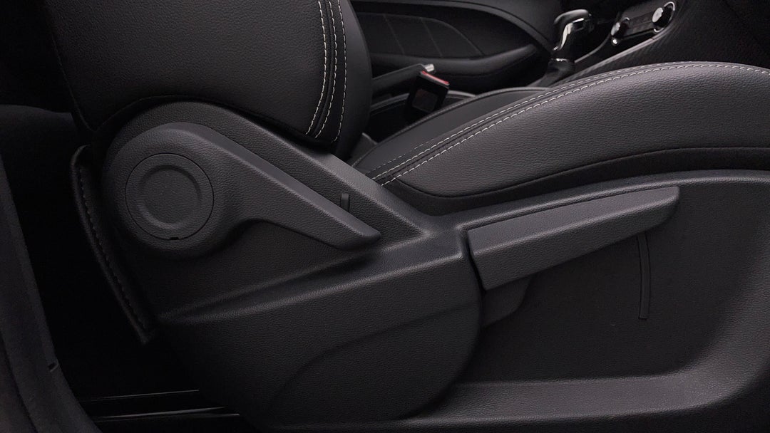 2024 MG ZS Excite, Automatic, 1397 km, Drivers Side Adjustment Panel